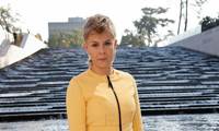 Robyn en el front row de Louis Vuitton