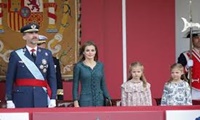 Felipe VI en su primer desfile de las Fuerzas Armadas