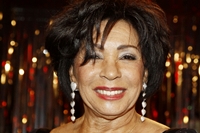 Shirley Bassey vuelve 5 años después